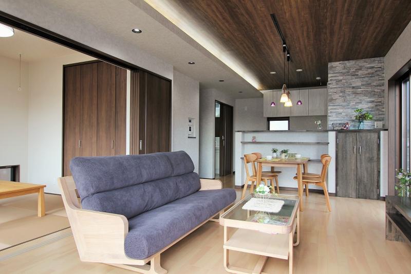住宅完成内覧会・シンプルな外観、落ち着いた内装