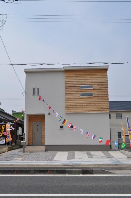 ナチュラルな無垢材をしようした邸宅