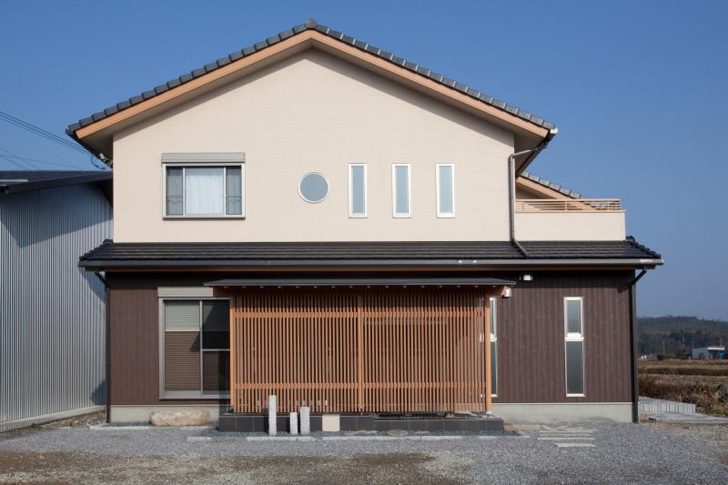 どこか懐かしさを感じる落ち着きある心地よい住まい
