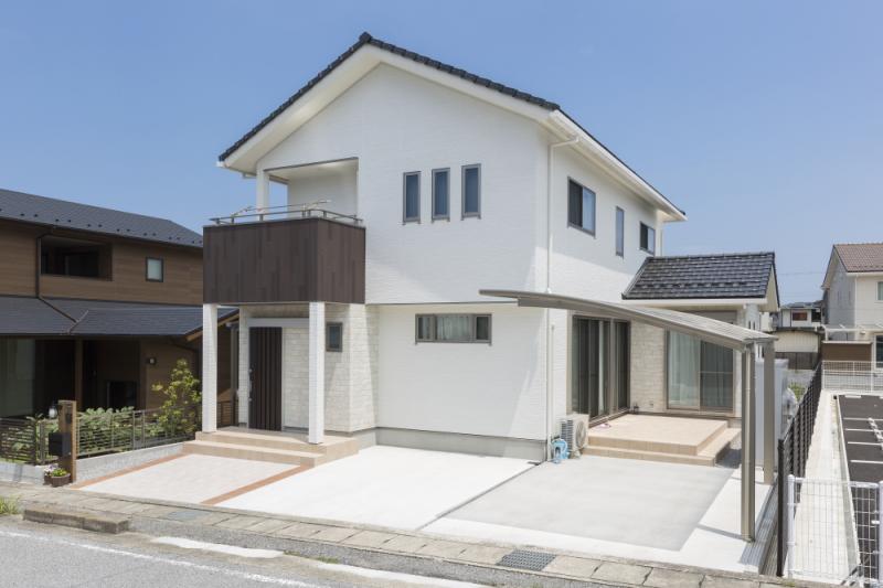 家族の笑顔と優しさが溢れる家